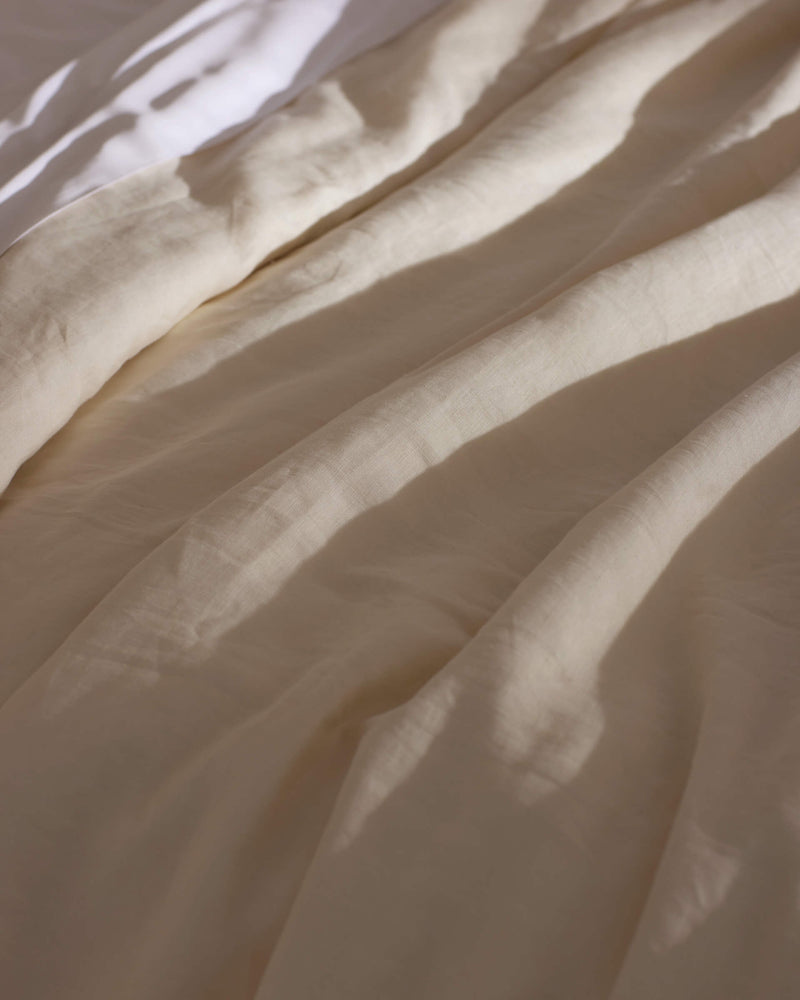 Soft sunlight casts gentle shadows across Cozy Earth's Linen Duvet Cover, creating a calm and cozy atmosphere.