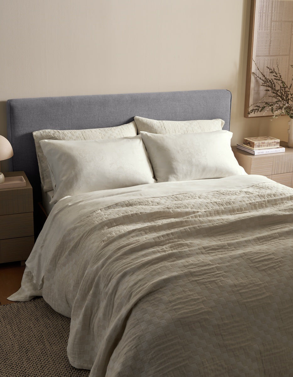 COZ_261023_SonomaStitchQuilt_Alt_VintageWhite_Lifestyle.jpg